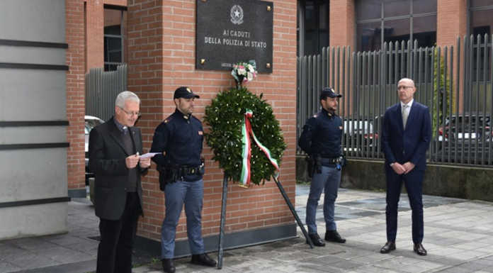 La Polizia rende omaggio ai caduti, un momento di raccoglimento in Questura
