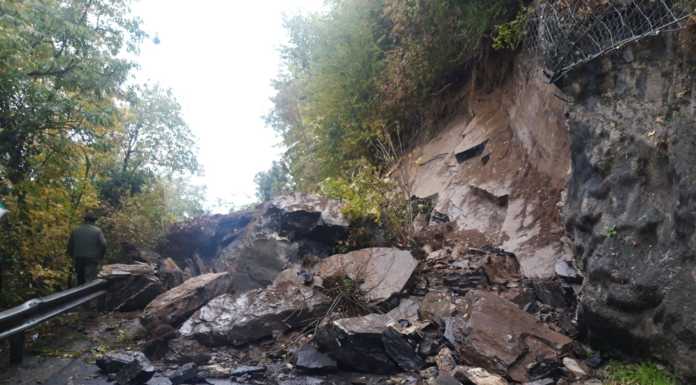 Ancora una frana sul lago: interrotta via per Vezio a Perledo, liberata nella notte