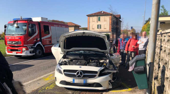 Verderio, frontale tra due auto, soccorse due persone