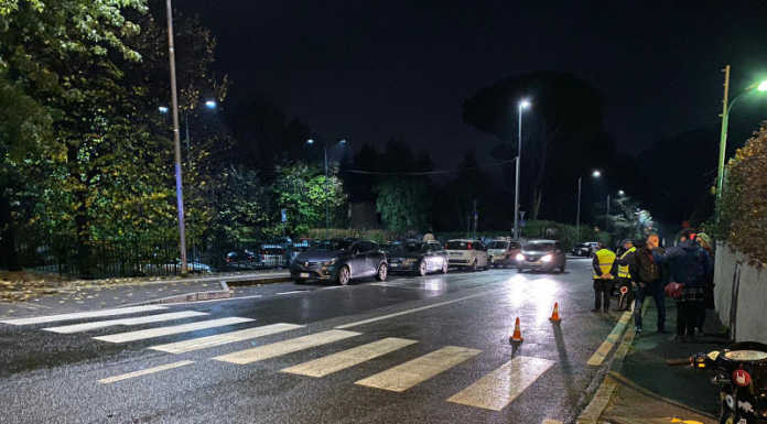 San Giovanni, soccorso 73enne investito davanti al Roots Club