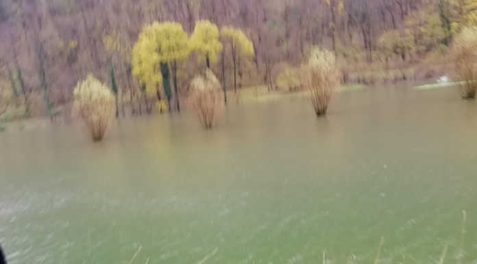 Ballabio. La pioggia non molla e rispunta l’effimero lago di Balisio