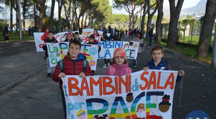 A Calolzio centinaia di studenti in marcia per la pace