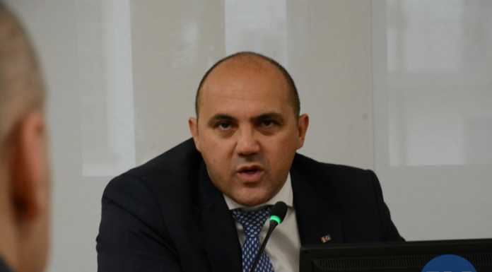 Centri vaccinali chiusi, Fragomeli (PD) chiede l’intervento dei Ministro Gian Mario Fragomeli