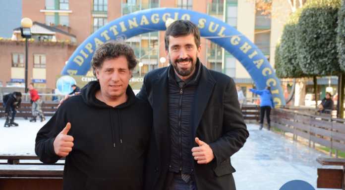 Con la pista del ghiaccio, Mandello inaugura la stagione natalizia