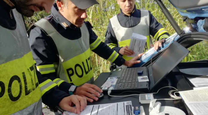 Manomesso cronotachigrafo di un autocarro, in tre finiscono nei guai