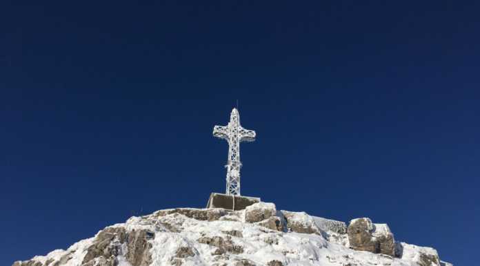 Lo spettacolo del Resegone innevato (FOTO) croce resegone neve