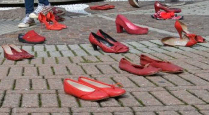 Lierna. Scarpe rosse per dire basta alla violenza sulle donne