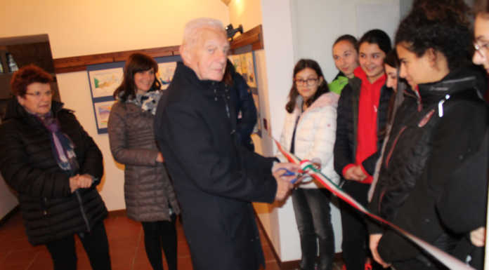 Inaugurata a Introbio la mostra “La classe non è acqua, ma acquerello”