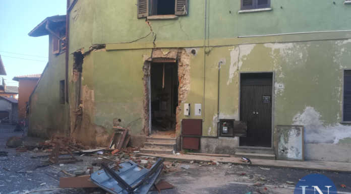 Missaglia: ispezione di Vigili del Fuoco e carabinieri all’edificio sventrato dopo l’esplosione