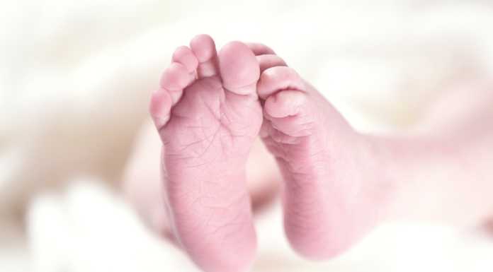 Fiocco rosa a Vendrogno. La piccola Sharon nasce in casa