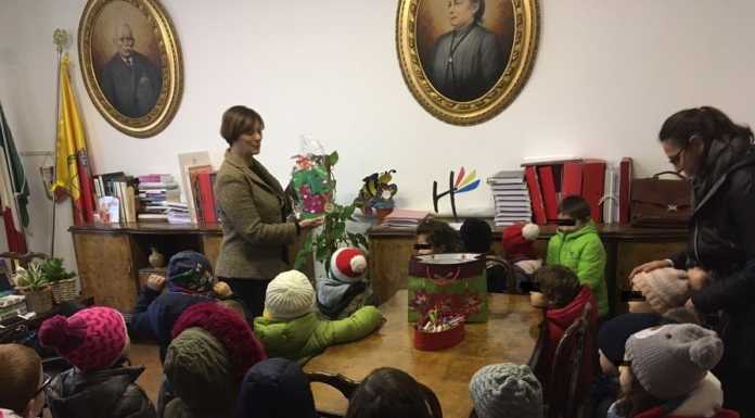 I bimbi di Ballabio in comune per lo scambio di auguri col sindaco