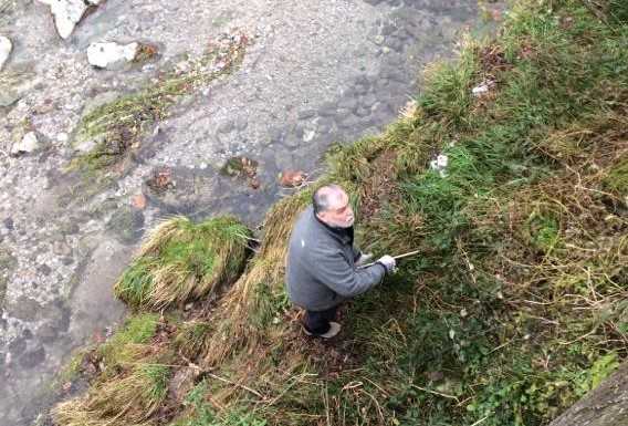 La targa dei repubblichini gettata nel Caldone, ritrovata da Anghileri