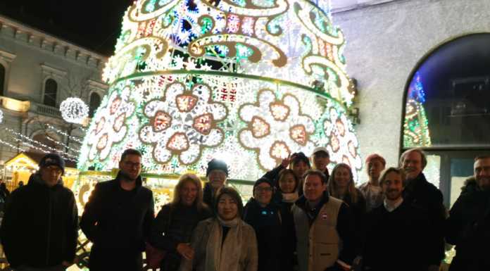 Anche giornalisti stranieri e tour operator ammirano le luci su Lecco