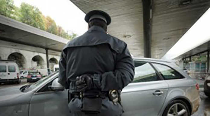 Como, fermato in dogana con un titolo da 550 mila euro, sequestrato