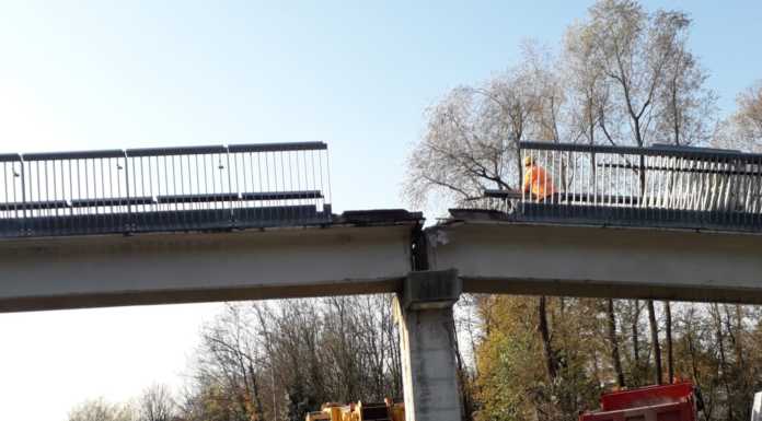 Nibionno. Asportato il ponte pedonale, riaperta la strada Briantea