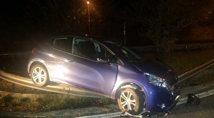 SS36, incidente nella notte sullo svincolo di Bellano, auto fuori strada