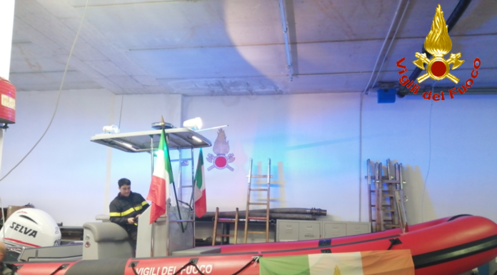 Bellano, un nuovo gommone donato ai Vigili del Fuoco