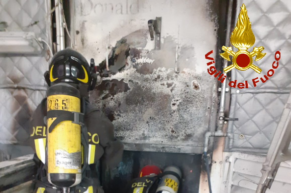 Calolzio, incendio in azienda. Bruciano i filtri di un macchinario