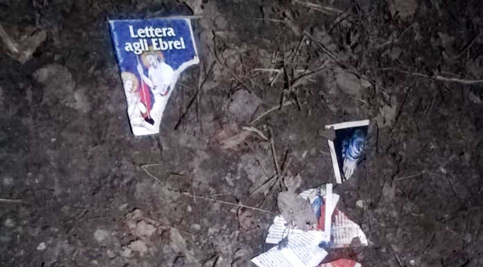 Calolzio. Strappata e gettata a terra la Lettera agli Ebrei: “Gesto imbecille”