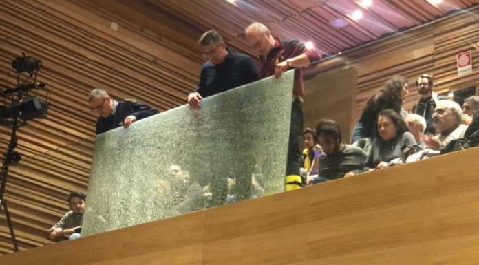 Merate, si infrange il vetro del parapetto: altro guaio in Auditorium