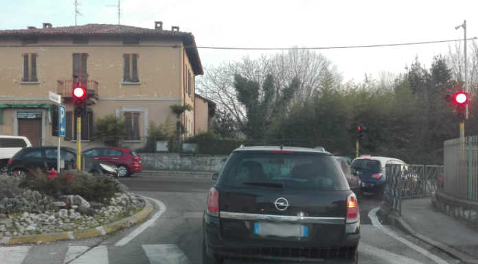 Montevecchia, Sp 54 paralizzata da giorni. Il sindaco alla Provincia: “Bisogna asfaltare di notte”