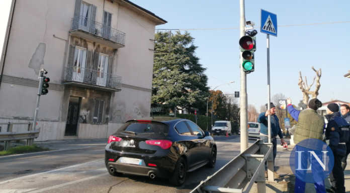 Olgiate, riattivato l’incrocio semaforico sulla Provinciale: “Passo decisivo dopo via Pilata”