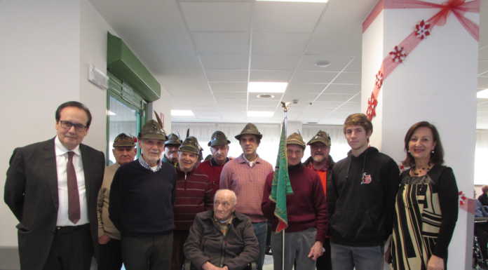 Valmadrera: per S. Antonio gli alpini donano un pc agli anziani della Rsa