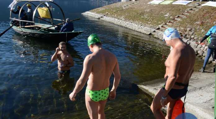 A Mandello nuotata ‘invernale’ nel lago contro l’inquinamento