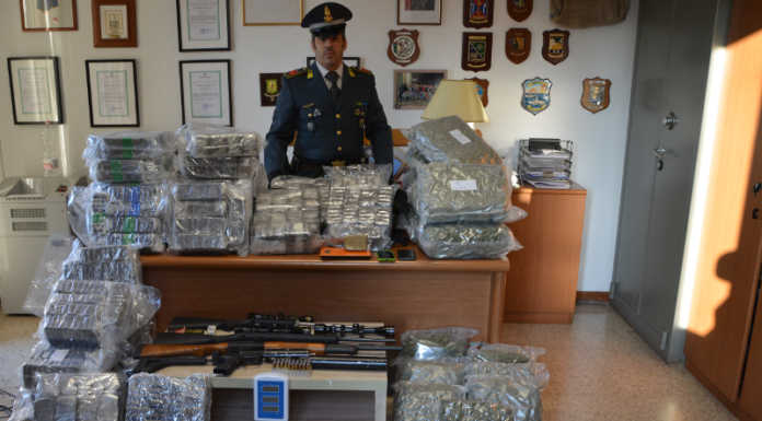 Maxi sequestro delle Fiamme Gialle: trovati oltre 200 Kg di droga e armi