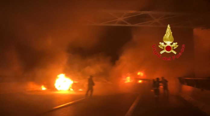 Lodi. Fuoco in autostrada per assaltare il furgone portavalori