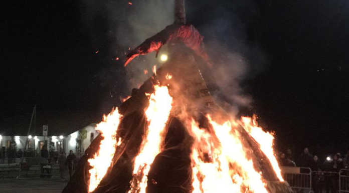 Dolzago rivive la tradizione con il rogo della Gibiana