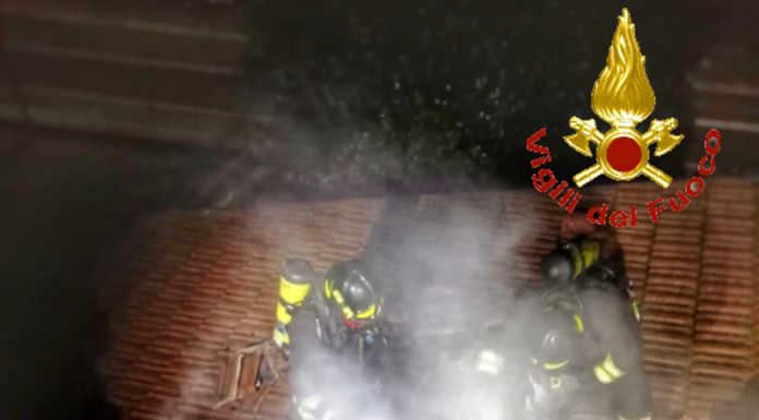 La Valletta. Tetto in fiamme nella notte, intervento dei Vigili del Fuoco