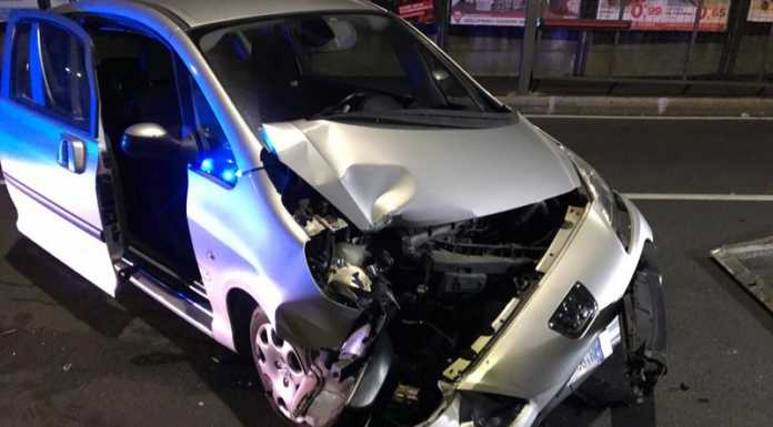 Auto si schianta in via Don Pozzi, ferita una 39enne