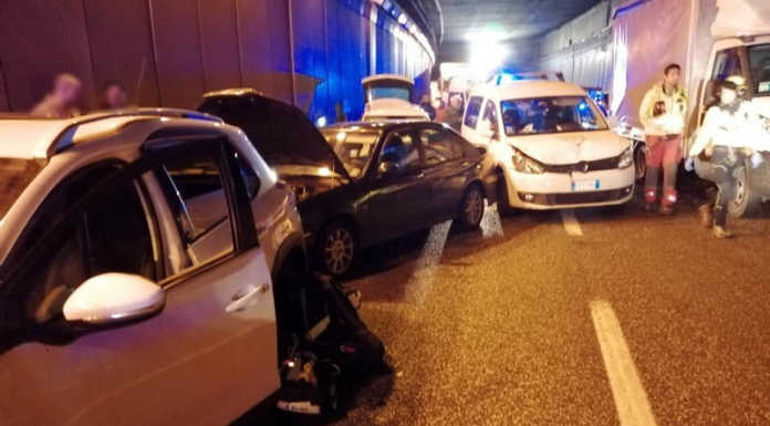 Nell’inferno del tunnel “l’uscita d’emergenza era bloccata, l’abbiamo aperta a pedate”