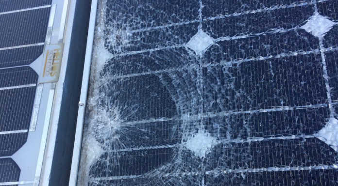 Sassate contro i pannelli solari del rifugio Rosalba: “Non ci arrendiamo”