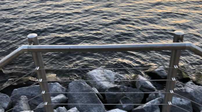 Ciclabile, alle Caviate realizzato un parapetto per scendere sul lago