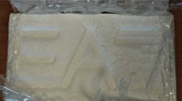 Anziani in viaggio sulla SS36 con cocaina per 10mila dosi: presi dalla GdF