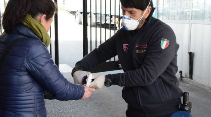 Coronavirus. Termometro e disinfettante per entrare alla Fiocchi Munizioni (VIDEO)