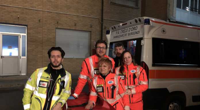 I bimbi hanno fretta di nascere, due parti in ambulanza a Cantù e Pavia
