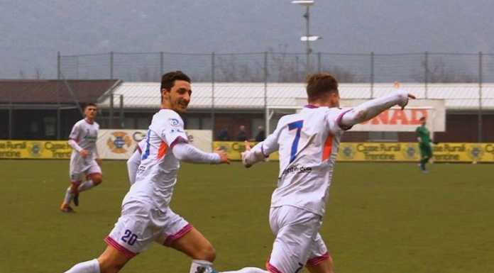 Calcio Serie D. Il NibionnOggiono non si vuole più fermare L'esultanza di Tremolada dopo il gol vittoria (credit foto NibionnOggiono Asd)