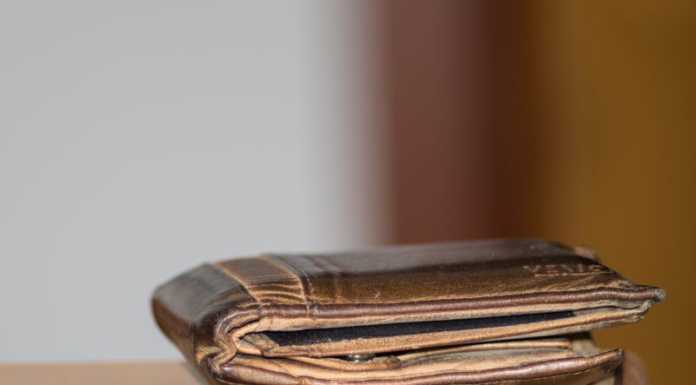 Mandello. Perde il portafoglio in centro paese, giovane glielo riconsegna