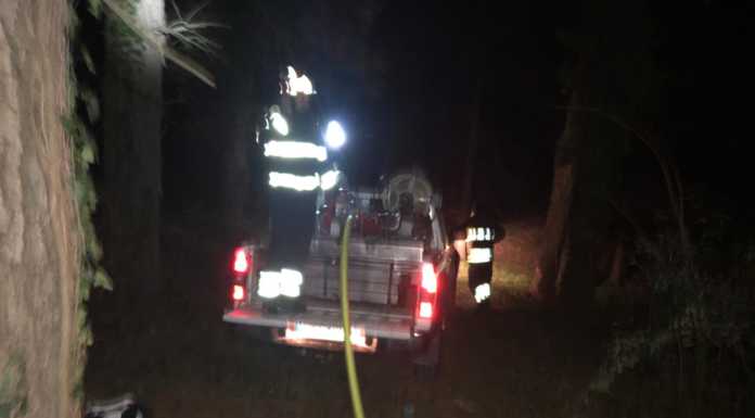 Barzanò, incendio al confine con Viganò. Spento da Pompieri e volontari