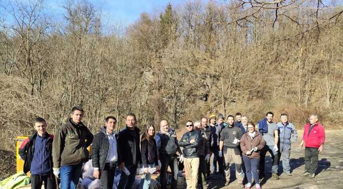 Colico, i volontari ripuliscono il bosco dello spaccio