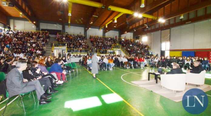 All’istituto Maria Ausiliatrice l’arcivescovo Delpini incontra gli studenti lecchesi