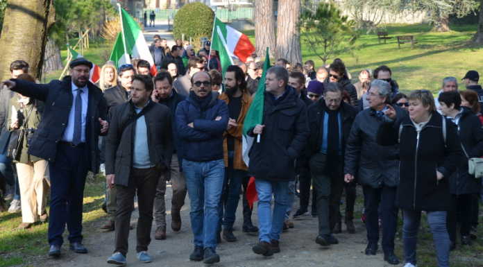 Maggianico. Un centinaio di cittadini con l’assessore De Corato per chiedere legalità