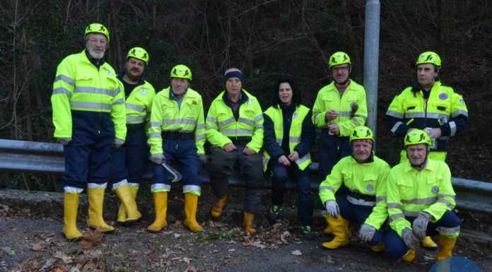 Calolzio. Protezione Civile al lavoro per la pulizia del torrente Serta
