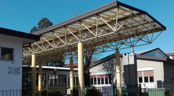 Calolzio. Ladri alla scuola del Pascolo, rubati proiettori e computer La scuola primaria del Pascolo a Calolziocorte