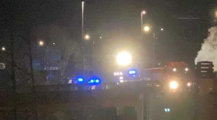 Scoppia una gomma, camion sbanda sul terzo ponte. Soccorso l’autista