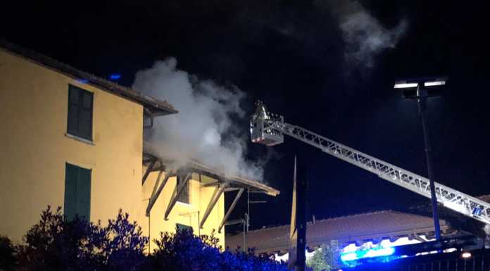 Calolzio. Incendio in via Battisti, intervento dei Vigili del Fuoco