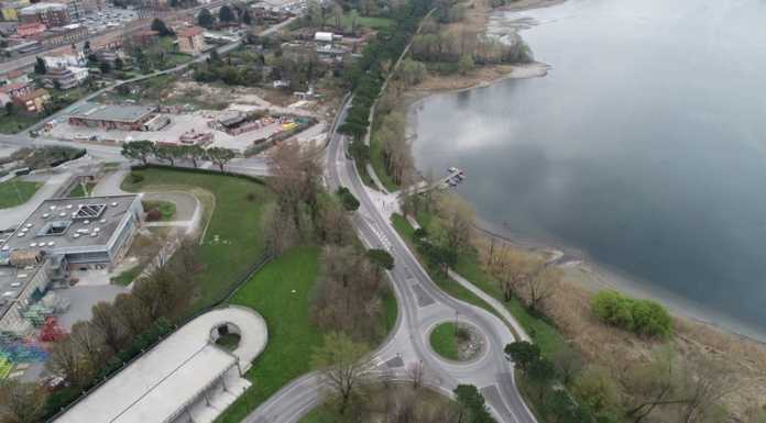 Calolzio. Tanta gente al Lavello, alcuni senza mascherina: “Rispettate le norme”